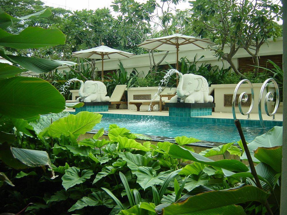 Gardengrove Suites Bangkok Ngoại thất bức ảnh