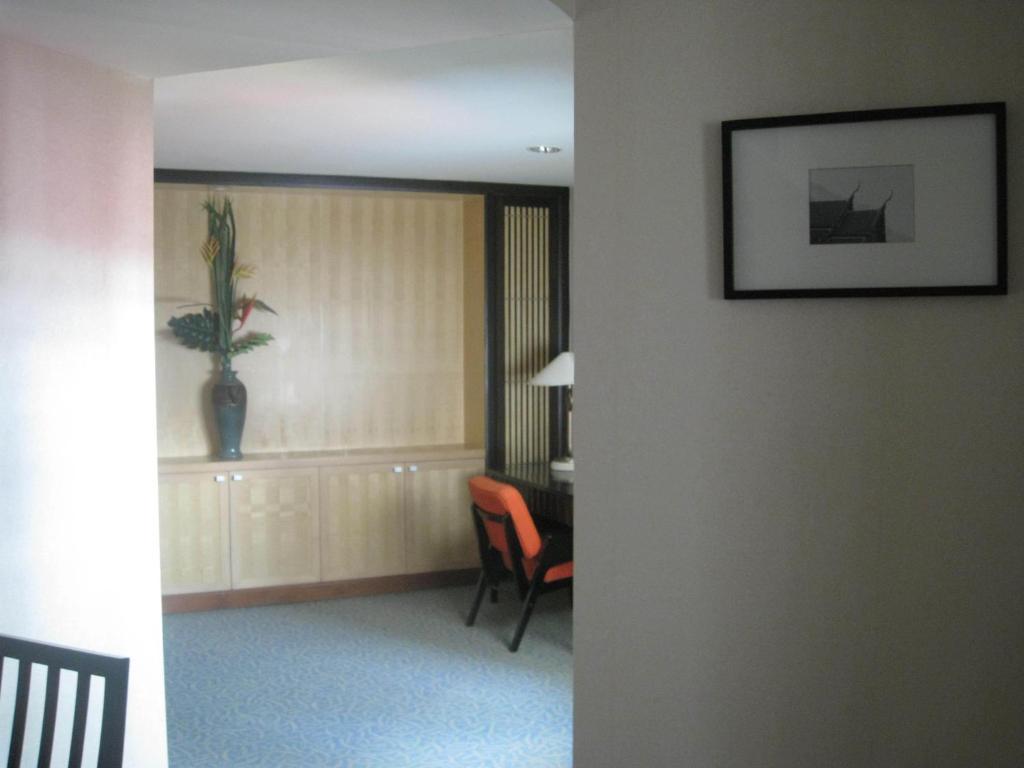 Gardengrove Suites Bangkok Phòng bức ảnh