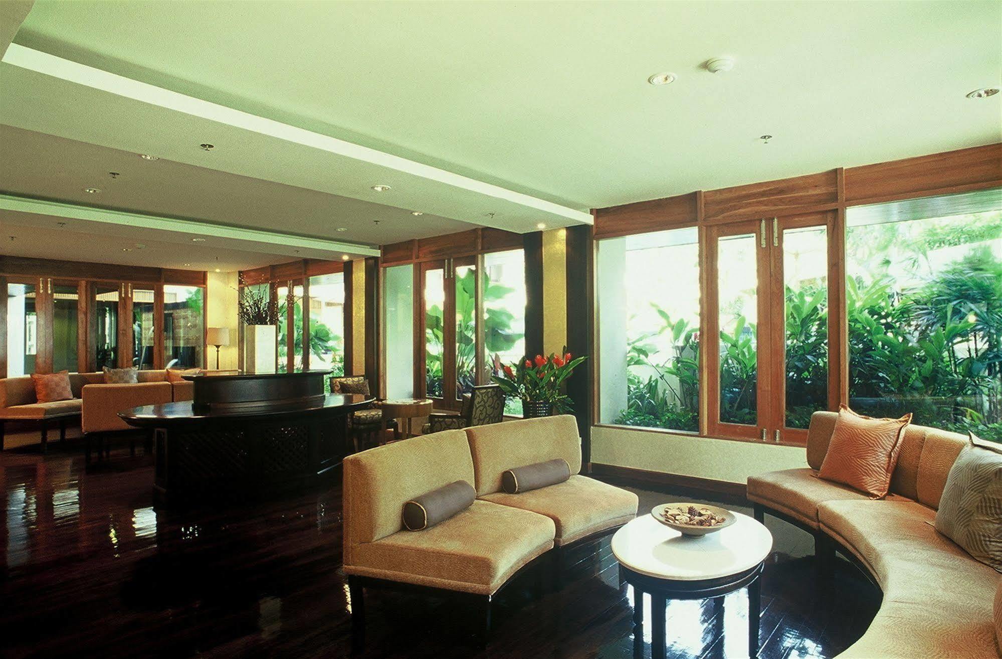 Gardengrove Suites Bangkok Ngoại thất bức ảnh