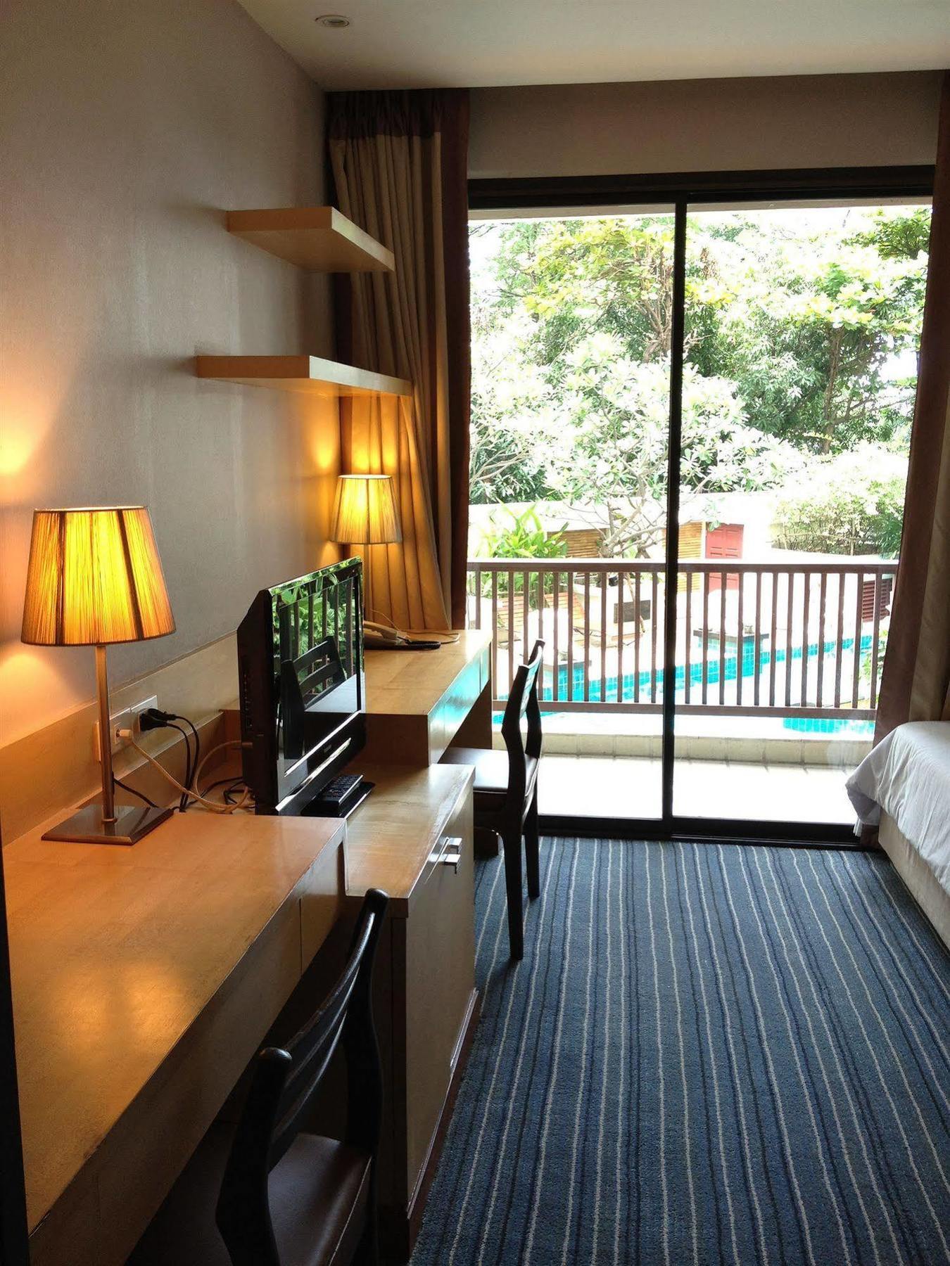 Gardengrove Suites Bangkok Ngoại thất bức ảnh