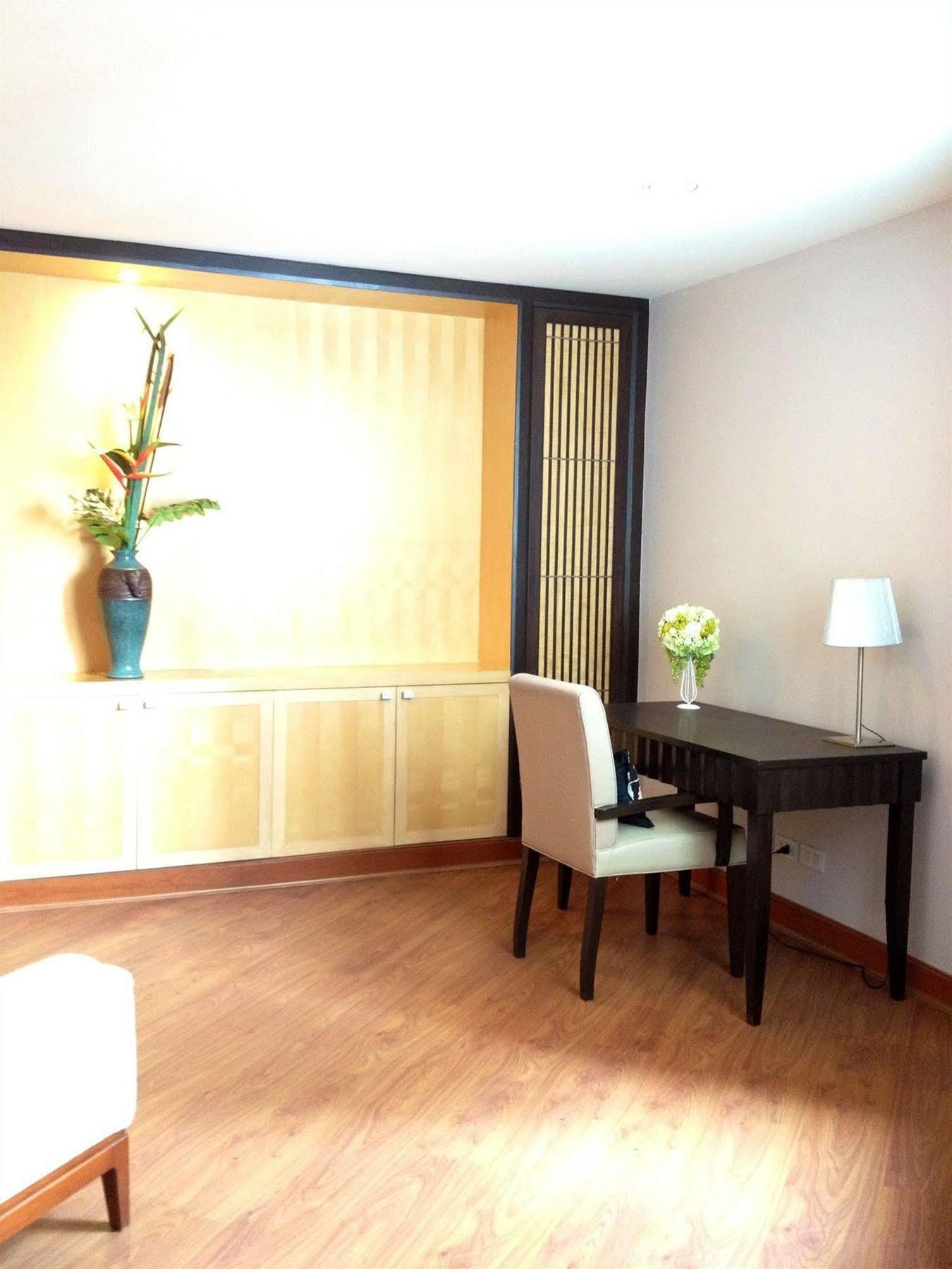 Gardengrove Suites Bangkok Ngoại thất bức ảnh