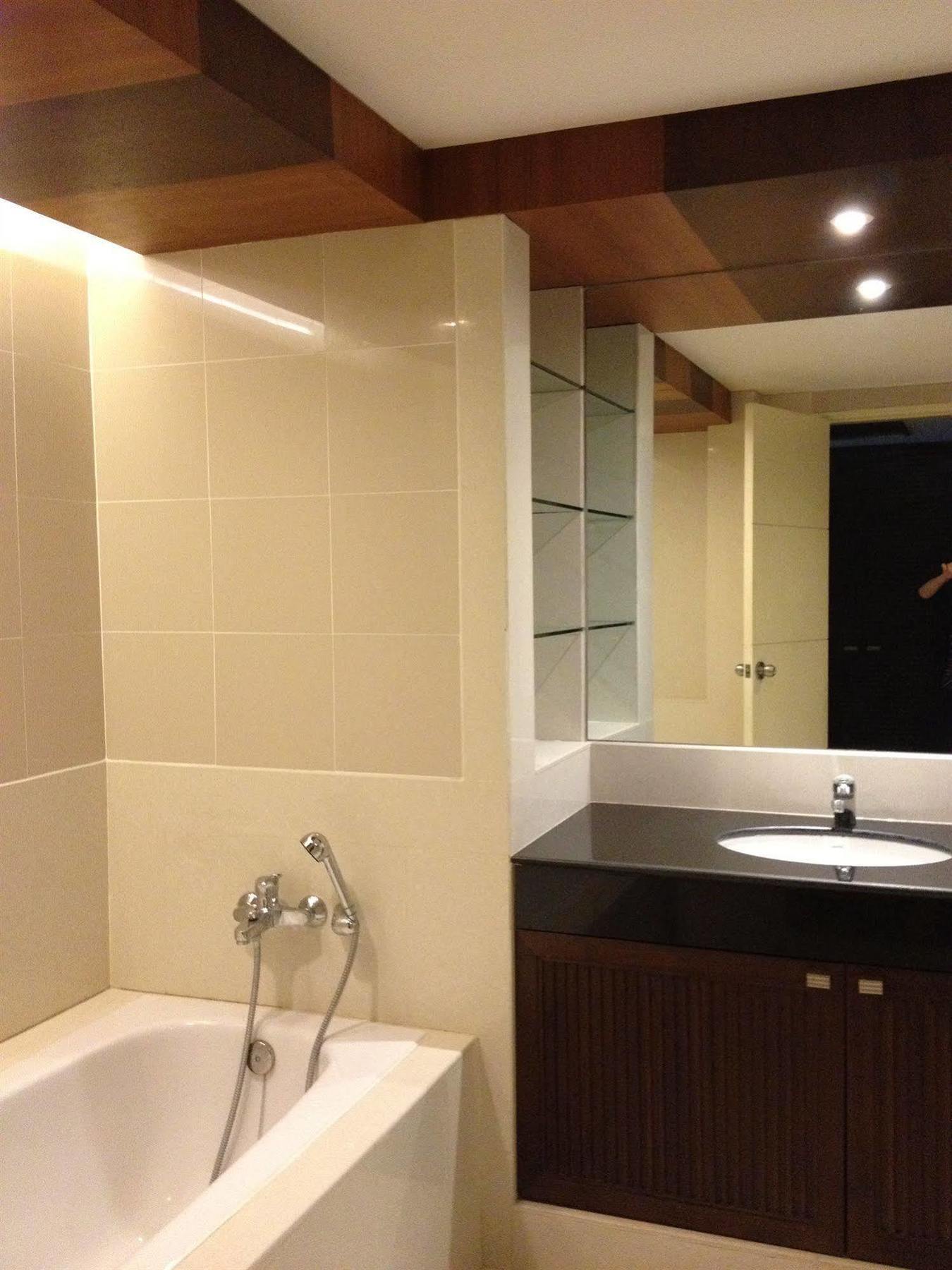 Gardengrove Suites Bangkok Ngoại thất bức ảnh