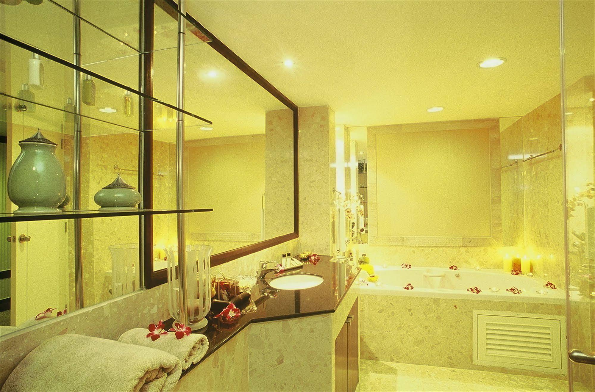 Gardengrove Suites Bangkok Ngoại thất bức ảnh