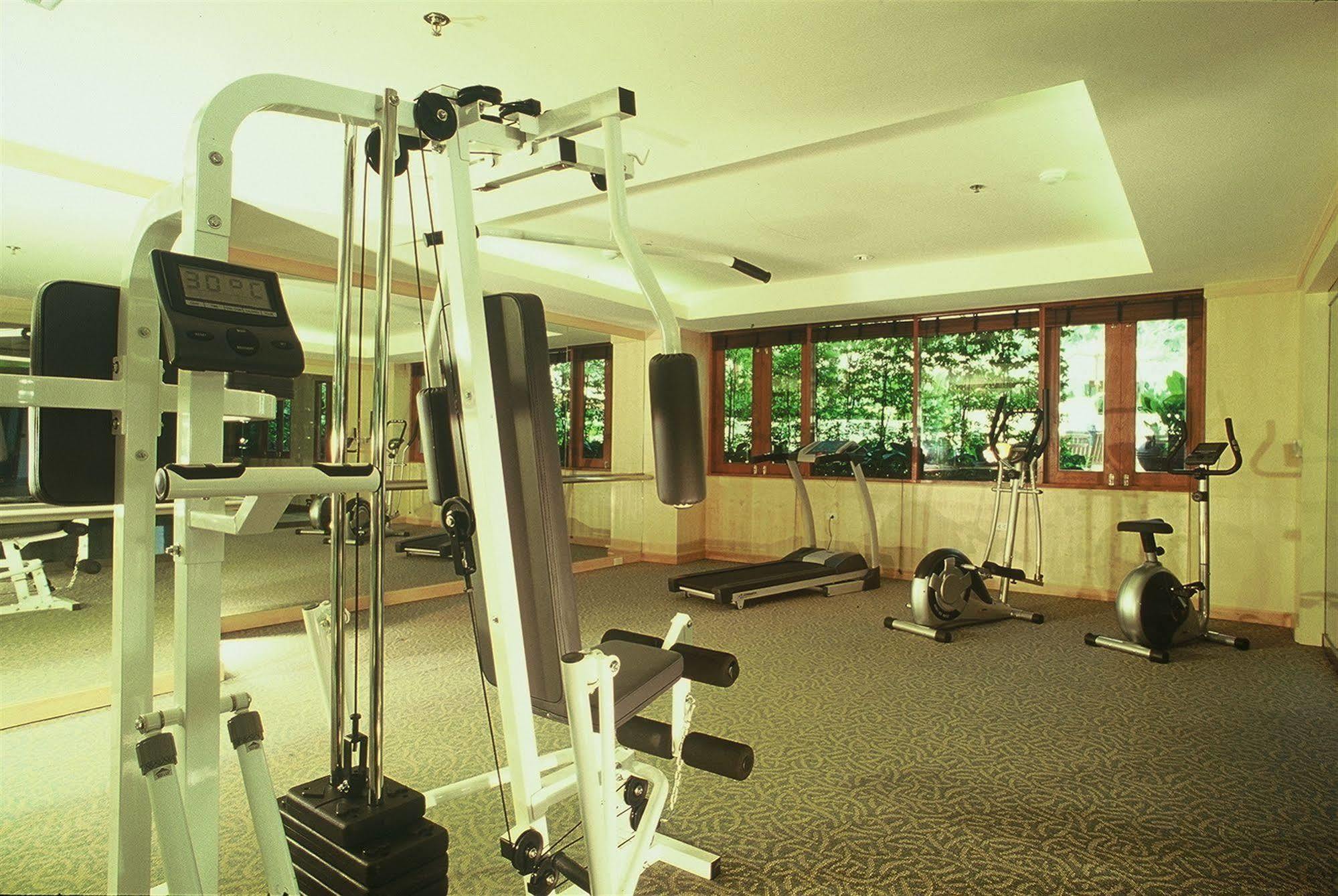 Gardengrove Suites Bangkok Ngoại thất bức ảnh