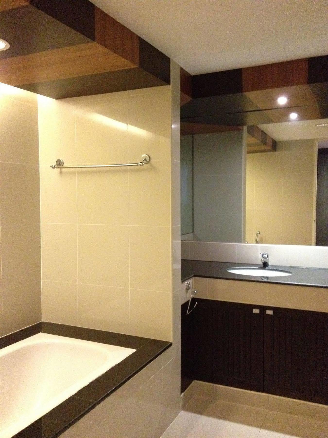 Gardengrove Suites Bangkok Ngoại thất bức ảnh