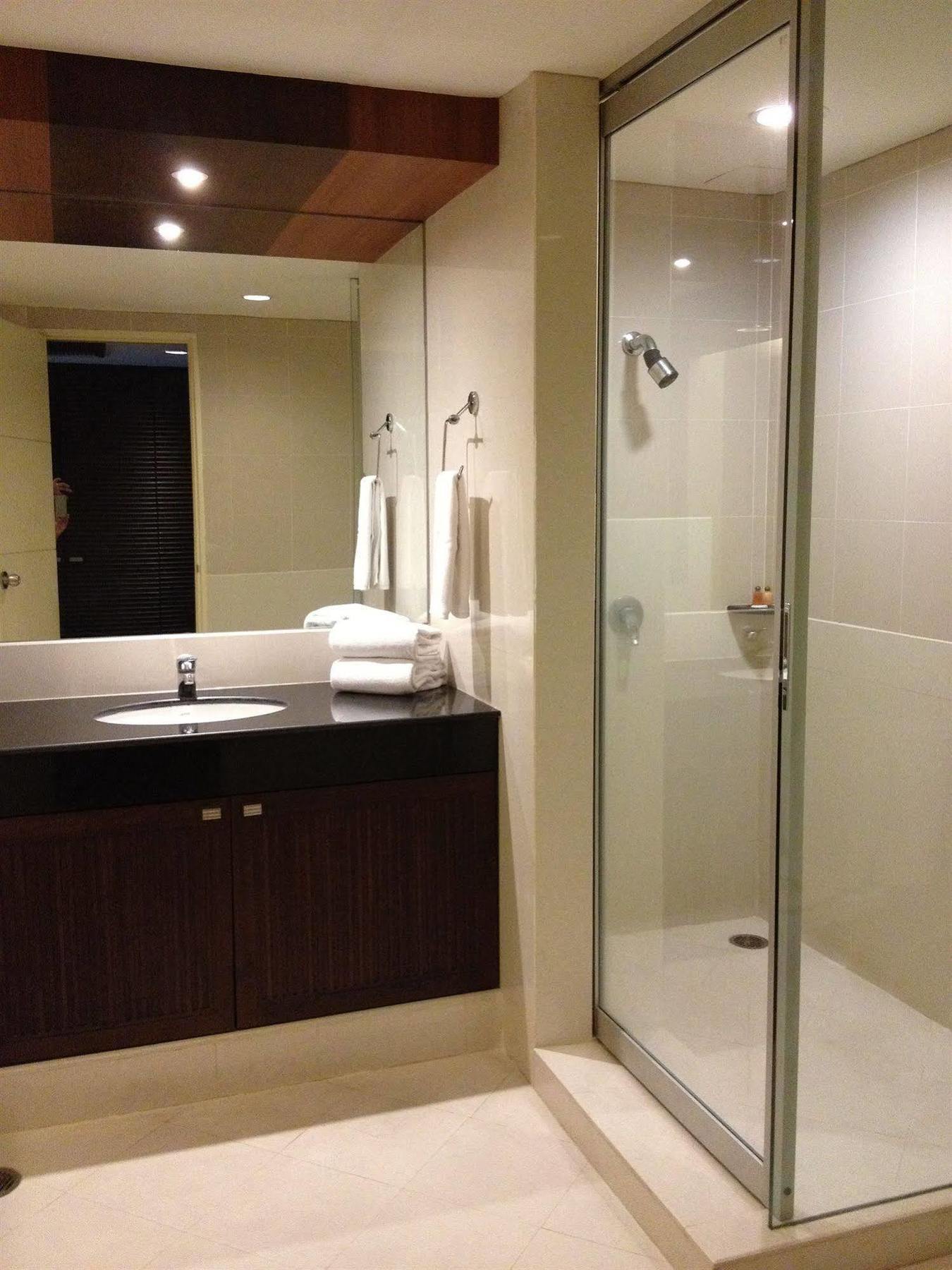 Gardengrove Suites Bangkok Ngoại thất bức ảnh