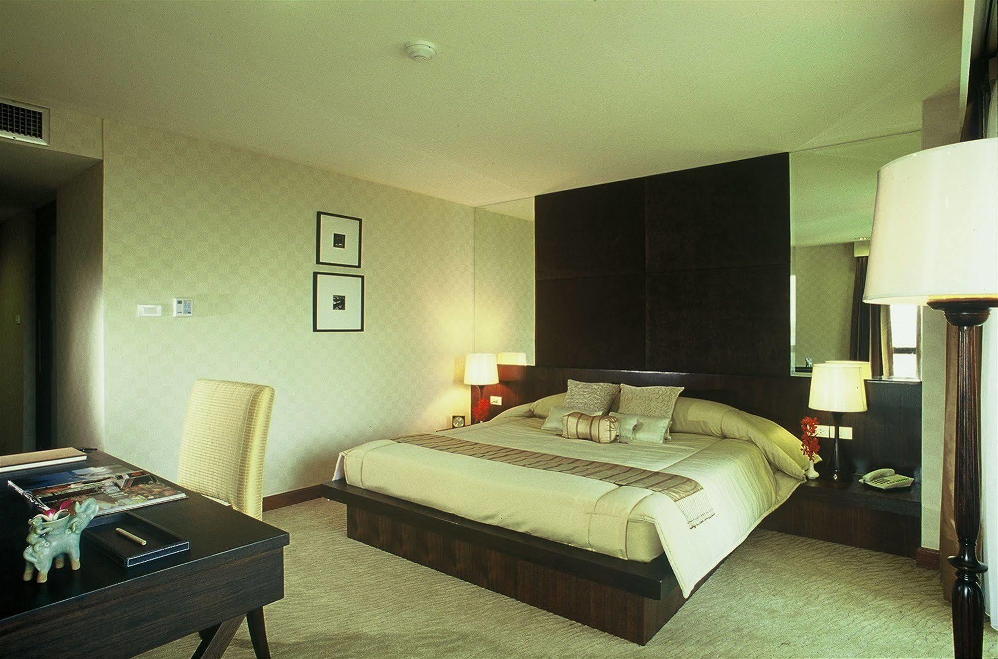 Gardengrove Suites Bangkok Ngoại thất bức ảnh